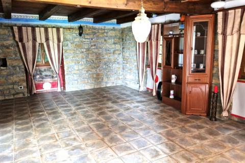 Brič okolica, autohtona kamena kuća