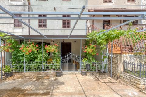 Apartmanska kuća u blizini Novigrada