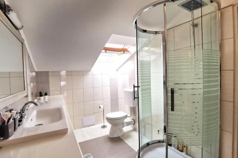 OPATIJA,LOVRAN- 2. RED DO MORA, stan 140 m2, balkon, parking, pogled na more