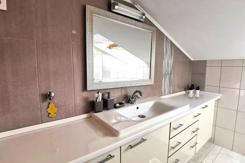 OPATIJA,LOVRAN- 2. RED DO MORA, stan 140 m2, balkon, parking, pogled na more