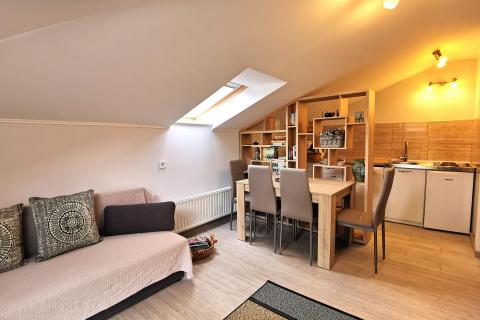 OPATIJA,LOVRAN- 2. RED DO MORA, stan 140 m2, balkon, parking, pogled na more