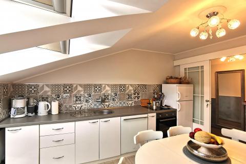 OPATIJA,LOVRAN- 2. RED DO MORA, stan 140 m2, balkon, parking, pogled na more