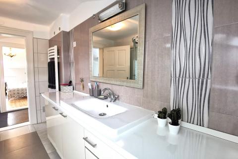 OPATIJA,LOVRAN- 2. RED DO MORA, stan 140 m2, balkon, parking, pogled na more