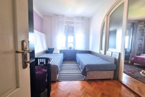 OPATIJA- stan 3S+DB u vili, 100 m od mora, parking, balkon, pogled na more