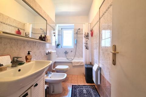 OPATIJA- stan 3S+DB u vili, 100 m od mora, parking, balkon, pogled na more