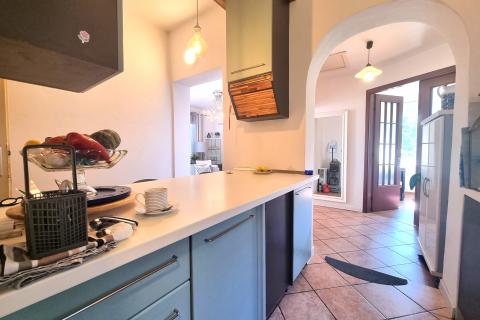 OPATIJA- stan 3S+DB u vili, 100 m od mora, parking, balkon, pogled na more