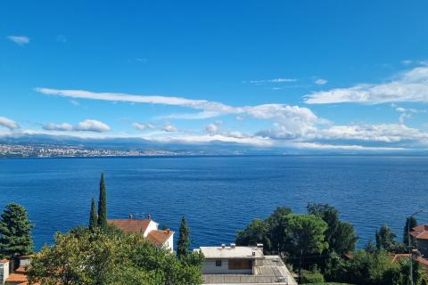 OPATIJA- stan 3S+DB u vili, 100 m od mora, parking, balkon, pogled na more