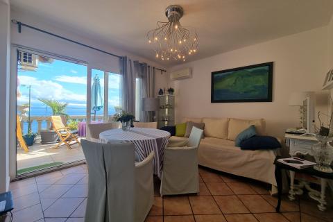 OPATIJA- stan 3S+DB u vili, 100 m od mora, parking, balkon, pogled na more