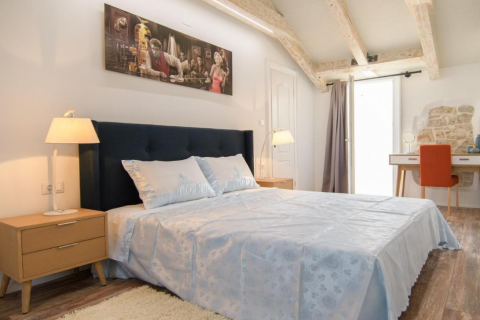 Poreč, okolica, istarska kamena kuća sa pogledom na more i 4 luksuzna apartmana