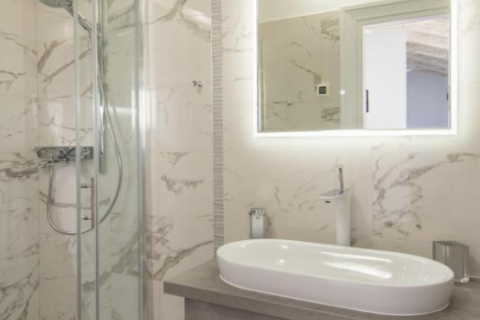 Poreč, okolica, istarska kamena kuća sa pogledom na more i 4 luksuzna apartmana