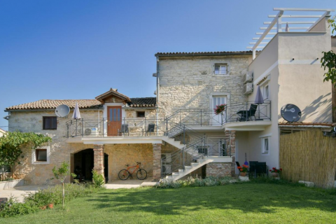 Poreč, okolica, istarska kamena kuća sa pogledom na more i 4 luksuzna apartmana