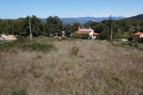 Istra, Motovun okolica-građevinsko zemljište s građevinskom dozvolom