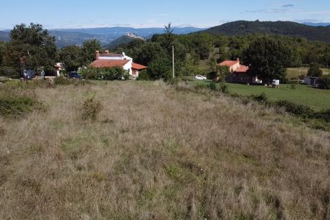 Istra, Motovun okolica-građevinsko zemljište s građevinskom dozvolom