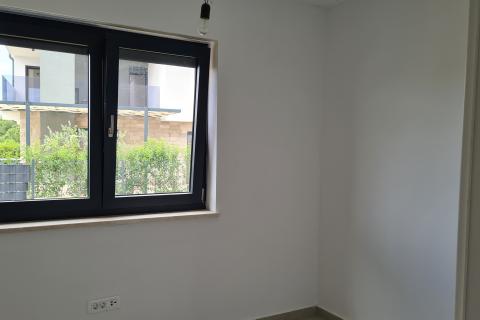 Poreč: Moderan stan 3 ss u prizemlju + dvorište 160 m2