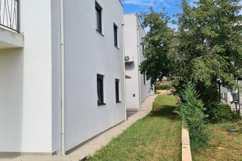 Poreč: Moderan stan 3 ss u prizemlju + dvorište 160 m2