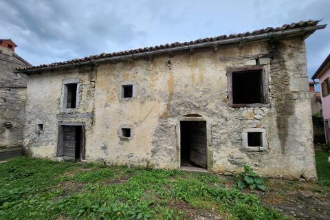 Istra, Buzet, Ročko polje - dvije samostojeće kamene kuće