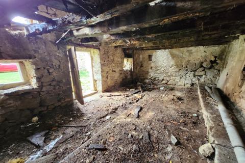 Istra, Buzet, Ročko polje - dvije samostojeće kamene kuće