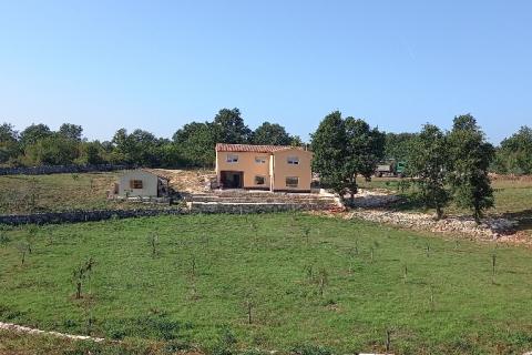 Istra,Štokovci-kuća s bazenom i okućnicom