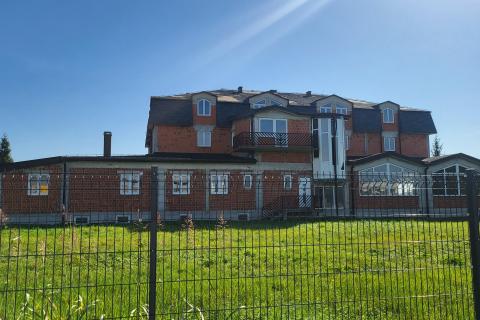 Hotel roh-bau s građevinskim zemljištem 8015 m2