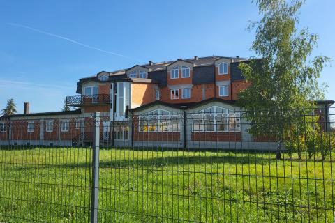 Hotel roh-bau s građevinskim zemljištem 8015 m2