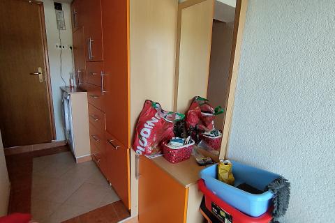 Kostrena - kuća s tri stana i dvije garaže