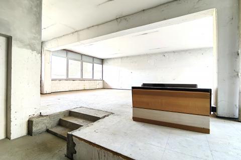 Zagreb, Savska cesta, roh bau poslovni prostor 316 m2+2 VPM