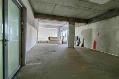 Zagreb, Savska cesta, roh bau poslovni prostor 316 m2+2 VPM