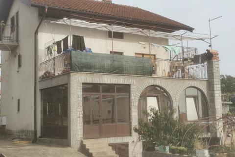 Rijeka, Grbci, Kuća 396 m2 s tri etaže i dva pomoćna objekta