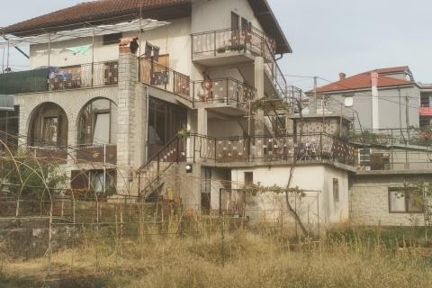 Rijeka, Grbci, Kuća 396 m2 s tri etaže i dva pomoćna objekta