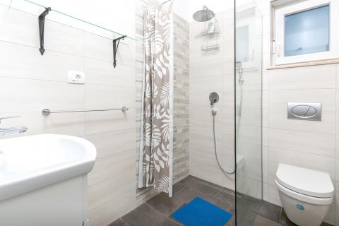 Istra, Duga uvala - nova kuća s bazenom, pogled na more