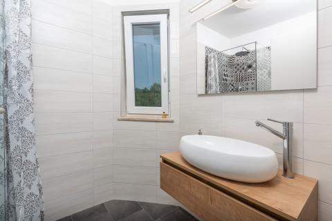 Istra, Duga uvala - nova kuća s bazenom, pogled na more