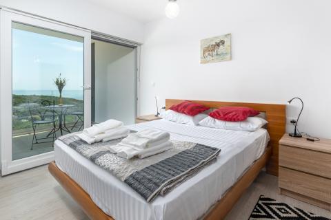 Istra, Duga uvala - nova kuća s bazenom, pogled na more