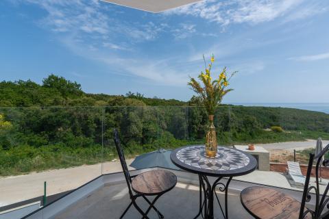 Istra, Duga uvala - nova kuća s bazenom, pogled na more