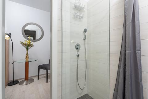 Istra, Duga uvala - nova kuća s bazenom, pogled na more