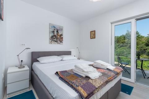 Istra, Duga uvala - nova kuća s bazenom, pogled na more