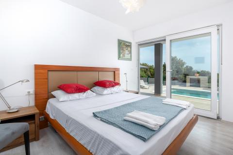 Istra, Duga uvala - nova kuća s bazenom, pogled na more