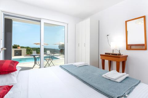 Istra, Duga uvala - nova kuća s bazenom, pogled na more