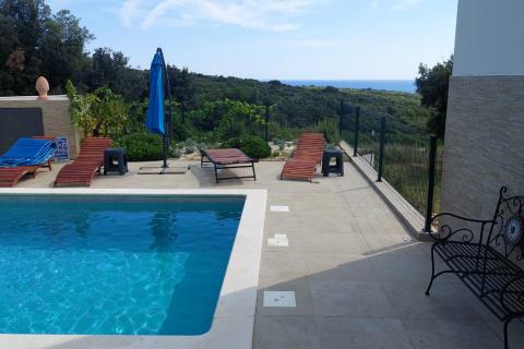 Istra, Duga uvala - nova kuća s bazenom, pogled na more