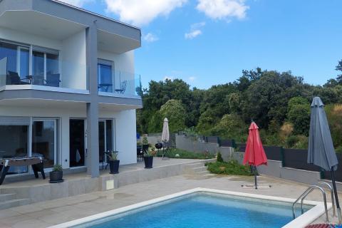 Istra, Duga uvala - nova kuća s bazenom, pogled na more