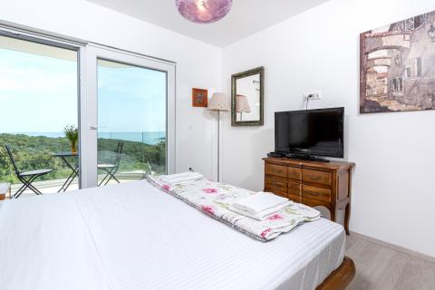 Istra, Duga uvala - nova kuća s bazenom, pogled na more