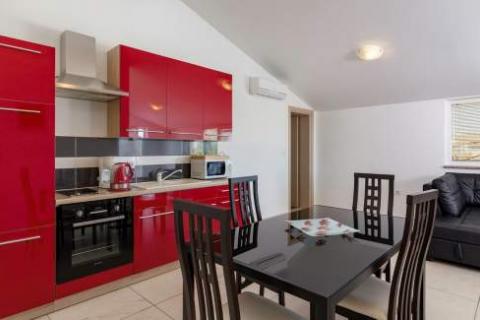 Istra, Medulin, Apartmanska kuća s 7 apartmana i bazenom 