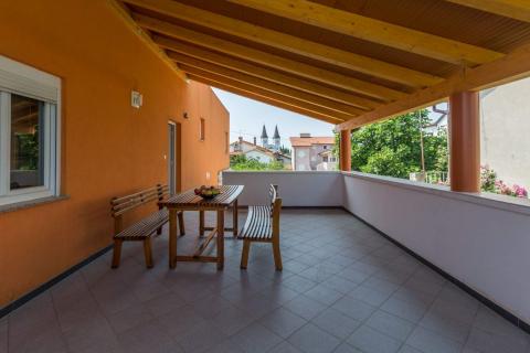 Istra, Medulin, Apartmanska kuća s 7 apartmana i bazenom 