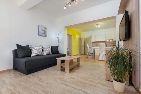 Istra, Medulin, Apartmanska kuća s 7 apartmana i bazenom 