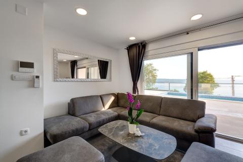 Dramalj, Crikvenica - kuća s bazenom