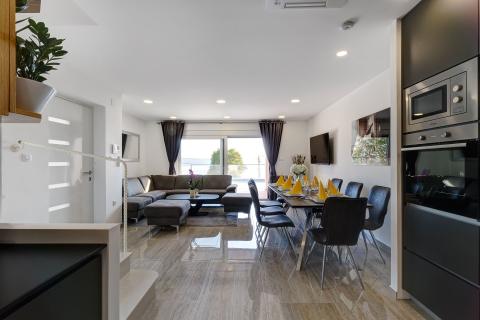 Dramalj, Crikvenica - kuća s bazenom