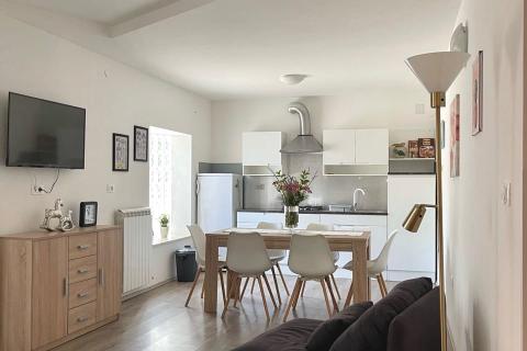 Istra, Pazin-okolica, stan za dugoročni najam s 4 spavaće sobe