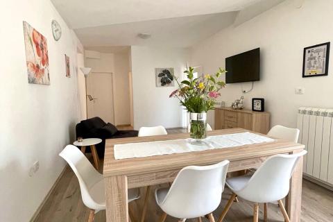 Istra, Pazin-okolica, stan za dugoročni najam s 4 spavaće sobe