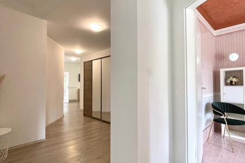 Istra, Pazin-okolica, stan za dugoročni najam s 4 spavaće sobe