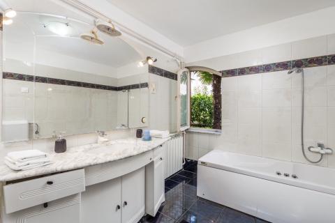 Matulji, Centar 2S+DB, 140 m2 s okućnicom