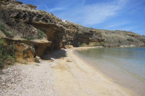 PAG, Grad Pag | Vila s 9 apartmana, parkingom i zemljištem, 2.red do mora